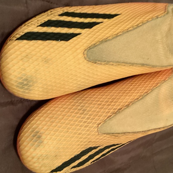 Cash and meet up only
adidas Orange and Black Athletic Shoes - Picture 3 of 3